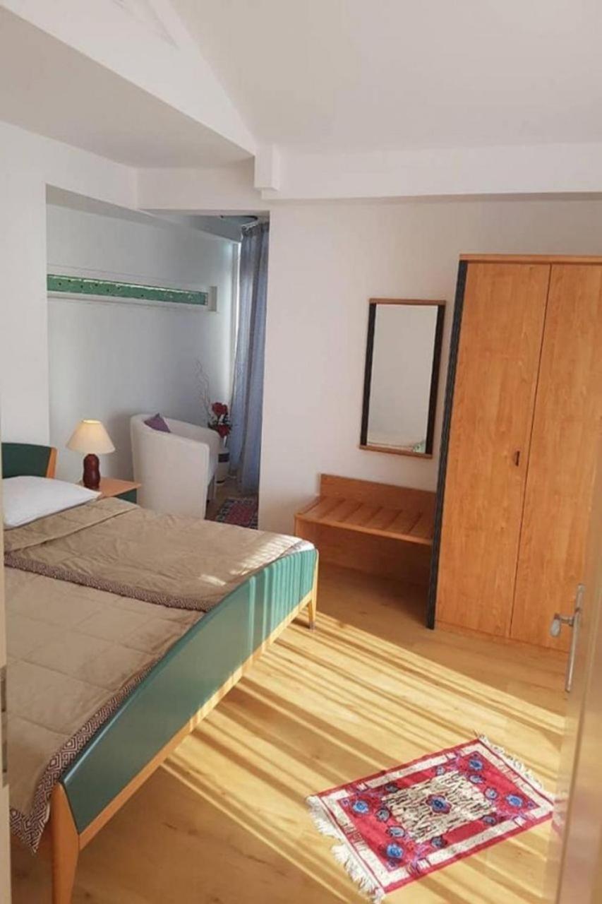 Javi - Free Private Parking * Trogir