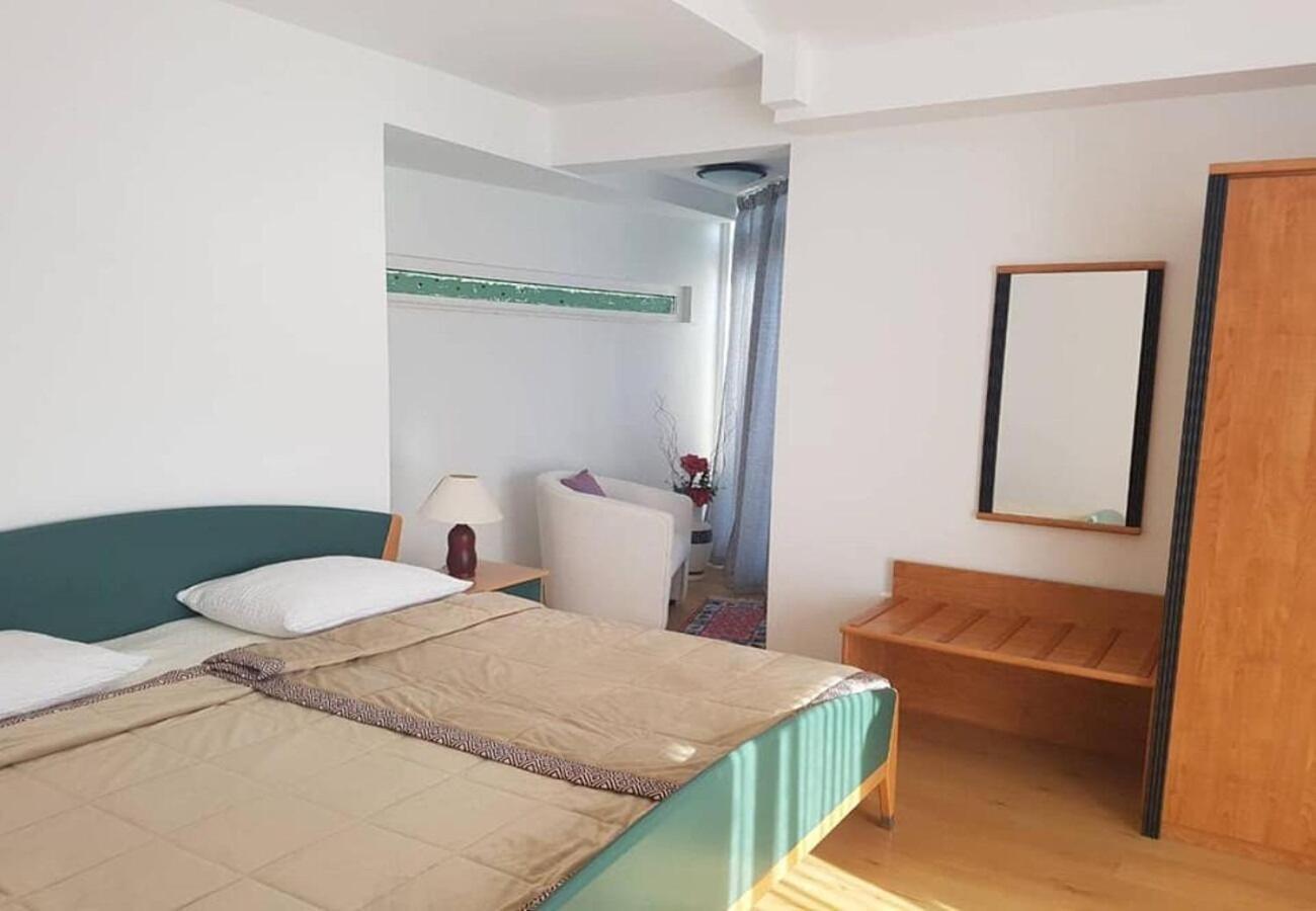 Javi - Free Private Parking Apartma