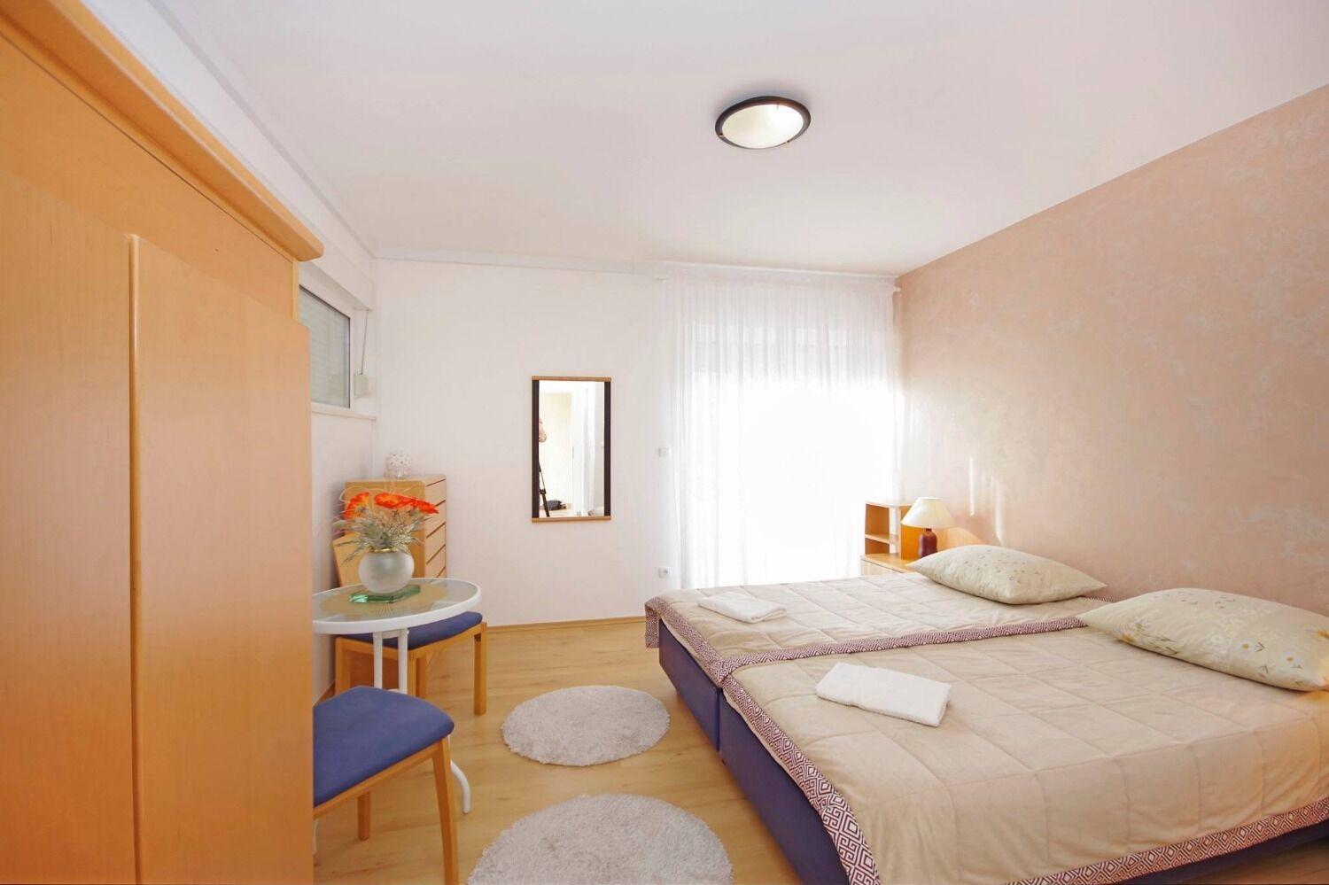 Javi - Free Private Parking Trogir